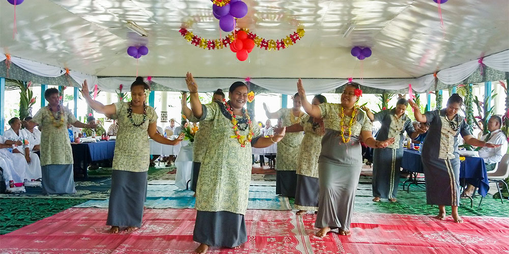 Dancers at the fiafia